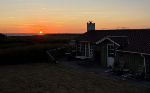 Ovine - 200M from the Sea: Sky, Dusk, House, Sunset, Roof, Afterglow, Cottage, Home, Sunrise, Evening