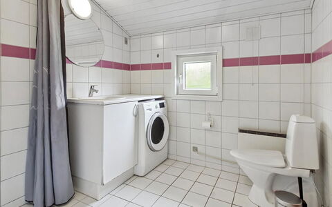 Brunhild - 29Km from the Sea: Flooring, Washing Machine, Plumbing Fixture, Floor, Interior Design, Ceiling, Clothes Dryer, Laundry Room, Bathroom, Plumbing