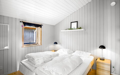 Kiana - 800M from the Sea: Wood, Bedroom, Ceiling, Bedding, Bed, Bed Sheet, Linens, Plank, Bed Frame, Hardwood