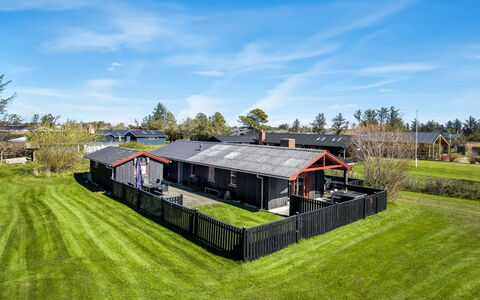 Kiana - 800M from the Sea: Blue, Cottage, House, Home, Farmhouse, Estate, Siding