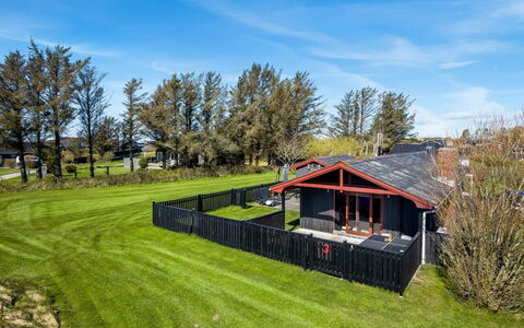 Kiana - 800M from the Sea: Blue, Cottage, House, Home, Farmhouse, Estate, Siding