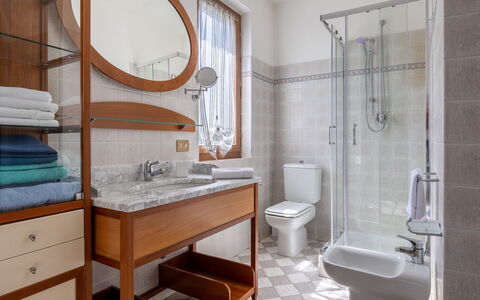 Civico108 Vacation Home, Pool, Castellina in Chian: Flooring, Bathroom Sink, Interior Design, Bathroom, Plumbing Fixture, Floor, Sink, Tap, Plumbing, Mirror