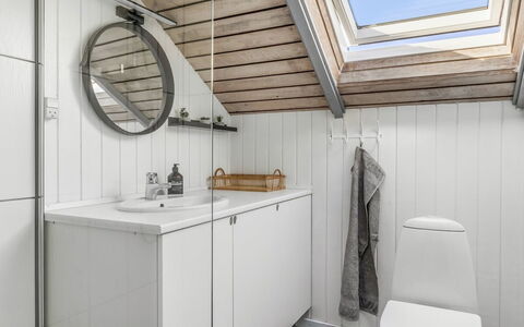 Anneke - 500M from the Sea: Plumbing Fixture, Interior Design, Ceiling, Flooring, Sink, Floor, Tap, Bathroom Cabinet, Bathroom, Plumbing