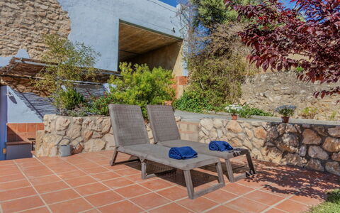 Esl Masos de Vespella: Wood, House, Cottage, Home, Swimming Pool, Porch, Door, Resort, Shade, Estate