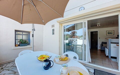 Maisonnabe: Wood, House, Cottage, Home, Swimming Pool, Porch, Door, Resort, Shade, Estate