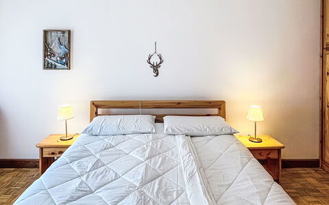 Lo Chalet del Bepy: Wood, House, Cottage, Home, Swimming Pool, Porch, Door, Resort, Shade, Estate