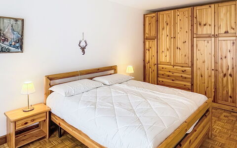 Lo Chalet del Bepy: Wood, House, Cottage, Home, Swimming Pool, Porch, Door, Resort, Shade, Estate