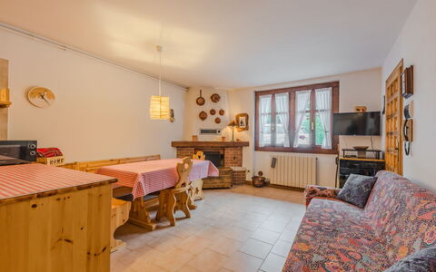 Lo Chalet del Bepy: Wood, Furniture, Interior Design, Home, Room, Ceiling, Chair, Wood Stain, Living Room, Hardwood
