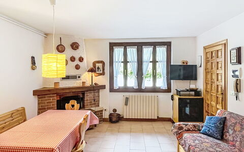 Lo Chalet del Bepy: Wood, House, Cottage, Home, Swimming Pool, Porch, Door, Resort, Shade, Estate