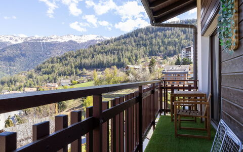 Balcon des Alpes 24: Mountain Range, Balcony, Valley, Porch, Hill Station, Hardwood, Ridge, Alps, Wood Stain, Mountain Village