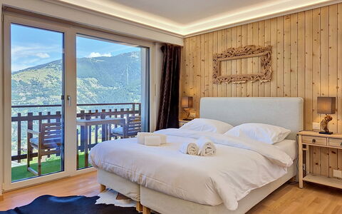 Balcon des Alpes 24: Interior Design, Bedroom, Furniture, Home, Bed, Bedding, Bed Sheet, Room, Bed Frame, Apartment