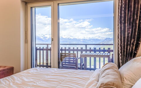 Balcon des Alpes 24: Furniture, Interior Design, Room, Floor, Bed, Linens, Bedroom, Mountain Range, Balcony, Hardwood