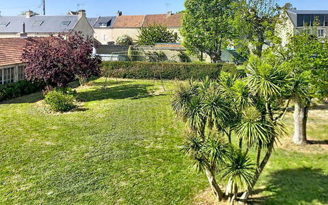 D-Day Plage Gold Beach: Door, Family Car, Parking, Luxury Vehicle, Paint, Home Door