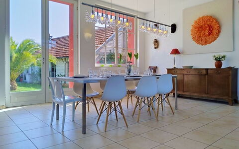 D-Day Plage Gold Beach: Furniture, Interior Design, Flooring, Wall, Chair, Dining Room, Wood, Table, Kitchen & Dining Room Table, Ceiling