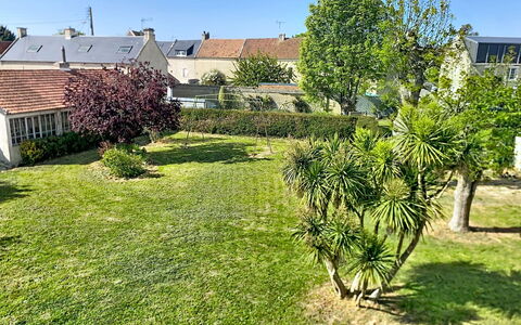 D-Day Plage Gold Beach: Door, Family Car, Parking, Luxury Vehicle, Paint, Home Door