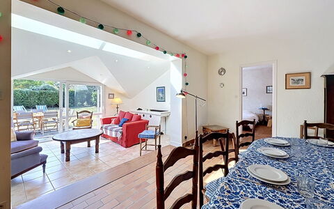 Kerhelle: Door, Family Car, Parking, Luxury Vehicle, Paint, Home Door