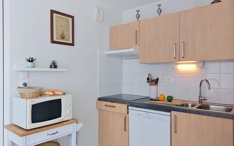 Le Bouvier: Door, Family Car, Parking, Luxury Vehicle, Paint, Home Door