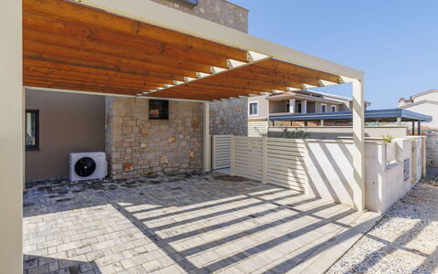 Avona: Door, Family Car, Parking, Luxury Vehicle, Paint, Home Door