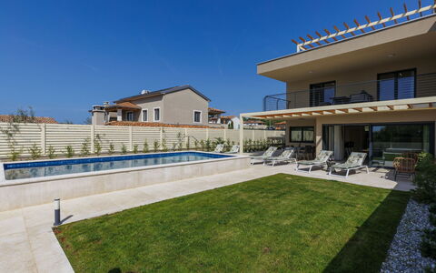 Avona: Door, Family Car, Parking, Luxury Vehicle, Paint, Home Door