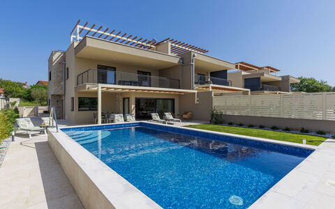 Avona: Door, Family Car, Parking, Luxury Vehicle, Paint, Home Door