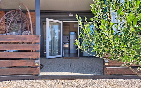 Delux Relaxatio: Door, Family Car, Parking, Luxury Vehicle, Paint, Home Door