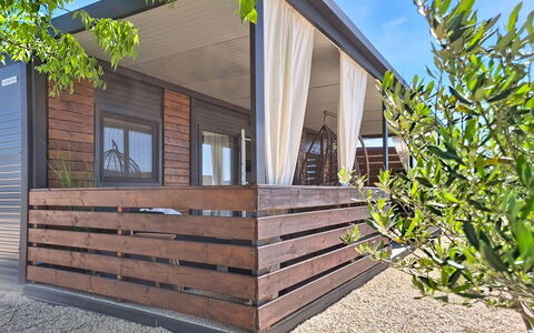 Delux Relaxatio: Door, Family Car, Parking, Luxury Vehicle, Paint, Home Door