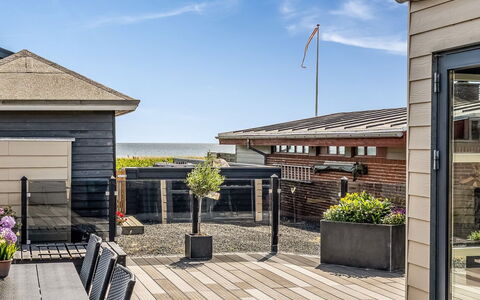 Vaska - 75M from the Sea: Wood, Door, Floor, Home, Flooring, Roof, Deck, Composite Material, Hardwood, Porch