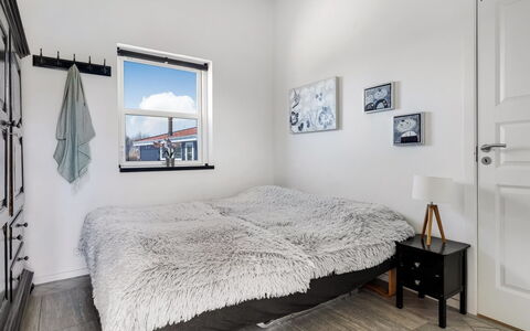 Vaska - 75M from the Sea: Bedroom, Bed, Wood, Bed Sheet, Floor, Bedding, Interior Design, Flooring, Ceiling, Furniture