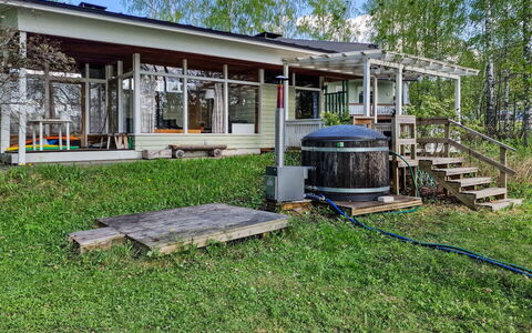 Nuorronranta: Land Lot, Garden, Shade, Backyard, Porch, Lawn, Yard, Outdoor Structure, Landscaping, Garden Buildings