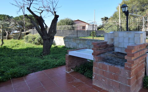 Villa Andrea: Brick, Brickwork, Garden, Backyard, Landscaping, Shade, Yard, Flagstone