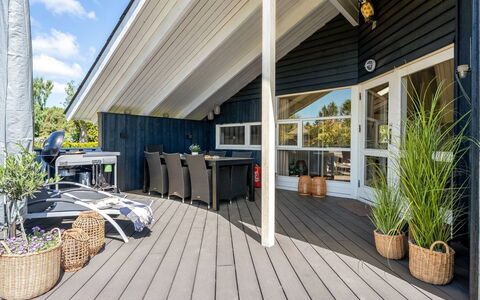 Roope - 800M from the Sea: Wood, Wood Flooring, Porch, Home, Deck, Hardwood, Flooring, Plank, Roof, Door