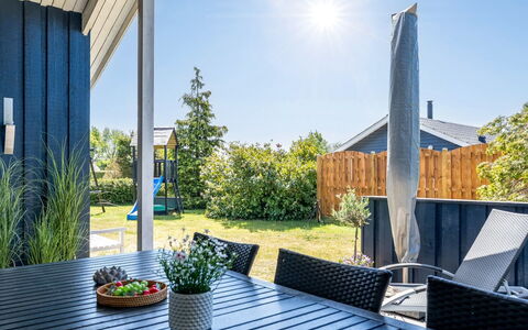 Roope - 800M from the Sea: Blue, Land Lot, Home, Shade, Garden, Landscaping, Yard, Lawn, Porch, Eco Hotel