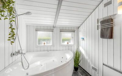 Roope - 800M from the Sea