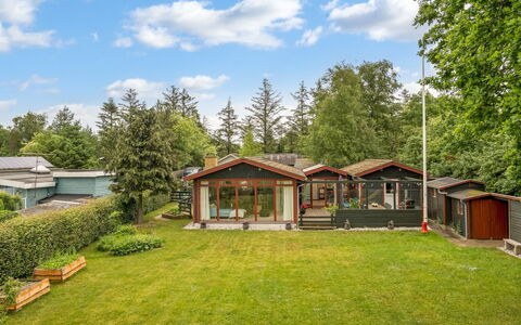 Sinnika - 550M from the Sea: Roof, House, Shrub, Home, Cottage, Land Lot, Garden, Rural Area, Groundcover
