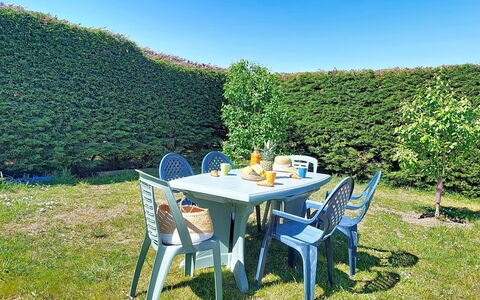 Le Vauglin: Furniture, Balcony, Shade, Garden, Outdoor Furniture, Chair, Porch, Yard, Landscaping, Backyard