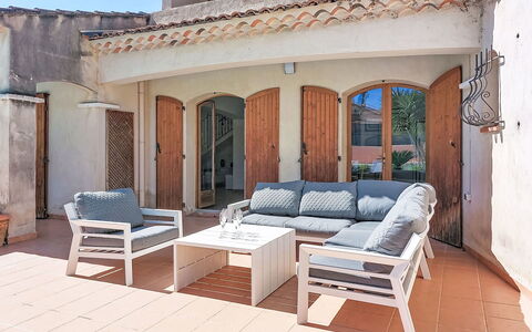 La Champenoise: Furniture, Balcony, Shade, Garden, Outdoor Furniture, Chair, Porch, Yard, Landscaping, Backyard