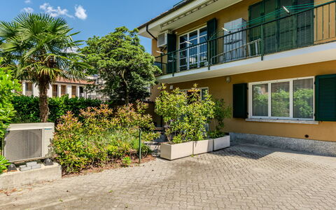 Renza: Residential Area, Home, Balcony, Estate, Shade, Driveway, Landscaping, Hacienda, Villa, Porch
