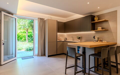 Renza: Furniture, Interior Design, Flooring, Wood, Floor, Ceiling, Kitchen, Countertop, Home, Kitchen & Dining Room Table