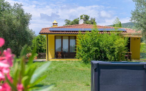 Cottage Girasole di Mare: Land Lot, Cottage, Garden, Farmhouse, Garden Buildings, Estate, Lawn, Eco Hotel, Yard, Backyard