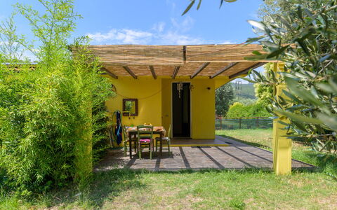Cottage Girasole di Mare: Garden, Backyard, Shade, Garden Buildings, Cottage, Yard, Lawn, Outdoor Structure, Eco Hotel, Landscaping