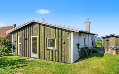 Edla - 35M from the Sea: Grass, Building, House, Roof, Cottage, Shrub, Home, Land Lot, Door, Rural Area