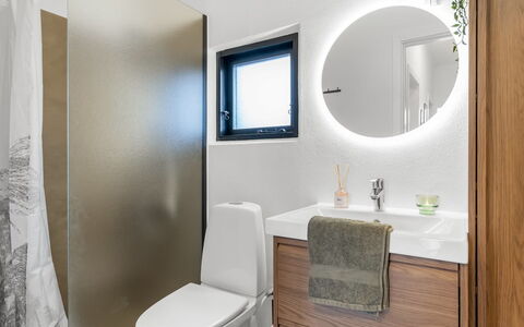 Gojko - from the Sea: Interior Design, Flooring, Plumbing Fixture, Bathroom, Toilet, Toilet Seat, Floor, Bathroom Cabinet, Mirror, Sink