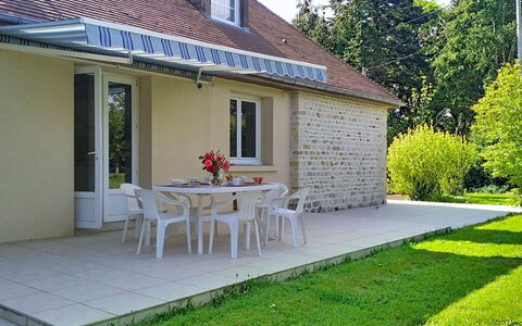 Mon Coin de Ressource: Furniture, Chair, Outdoor Furniture, Outdoor Table, Patio, Kitchen & Dining Room Table, Shade, Design, Outdoor Structure, Coffee Table