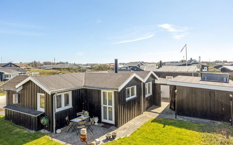 Niela - 300M from the Sea: Blue, Cottage, House, Home, Farmhouse, Estate, Siding