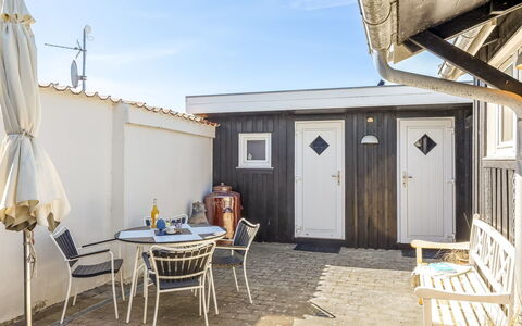 Niela - 300M from the Sea: Blue, Cottage, House, Home, Farmhouse, Estate, Siding
