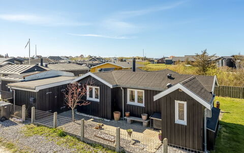 Niela - 300M from the Sea: Blue, Cottage, House, Home, Farmhouse, Estate, Siding