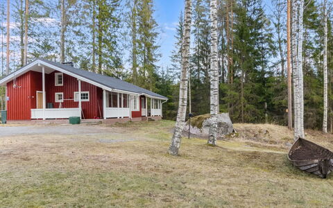 Järvitupa: Tree, Roof, Cottage, House, Home, Land Lot, Rural Area, Plain, Larch