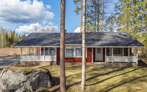 Järvitupa: Grass, House, Cottage, Land Lot, Home, Estate, Lawn, Siding, Farmhouse, Porch