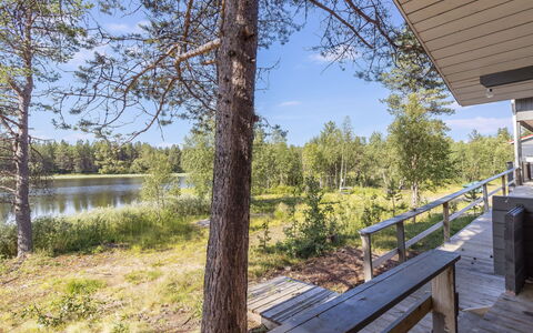 Sevettijärventie 8753: Woodland, Larch, Siding, Log Cabin, Porch, Pine Family, Outdoor Structure