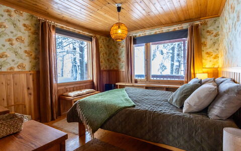 Ohola: Interior Design, Wood, Bedroom, Ceiling, Flooring, Bed Sheet, Floor, Bed, Bedding, Lighting